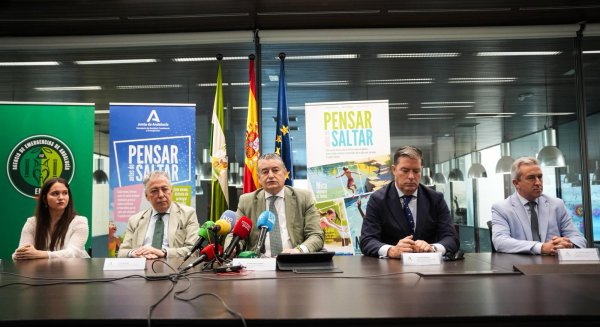 La Junta presenta una campaña para “pensar antes de saltar” y evitar lesiones irreversibles en piscinas 
