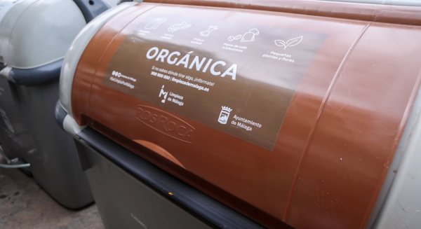 Entran en servicio los nuevos contenedores marrones para la recogida de biorresiduos orgánicos
