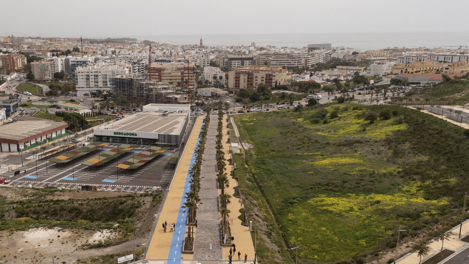 Estepona licita la construcción y gestión de un complejo deportivo con piscina y pistas de tenis, pádel y petanca