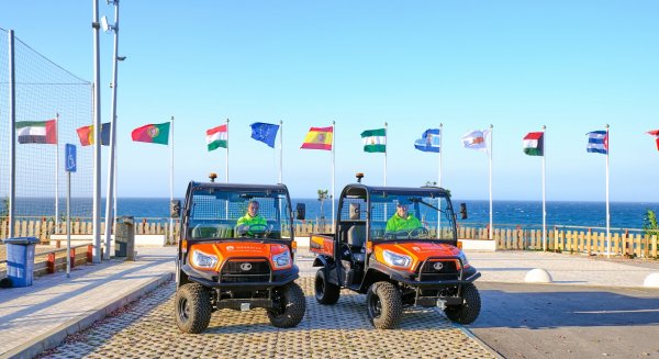 Marbella refuerza la limpieza del Paseo Marítimo con la incorporación de dos nuevos vehículos multiservicio