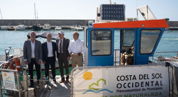 La Mancomunidad presenta el servicio de limpieza de las aguas litorales con una inversión de 1.400.000 euros