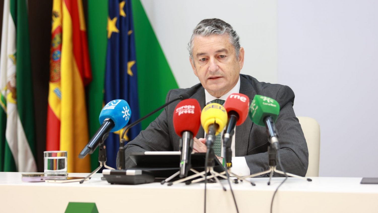 Sanidad anticipa más de 41.000 contratos para cubrir vacaciones este verano