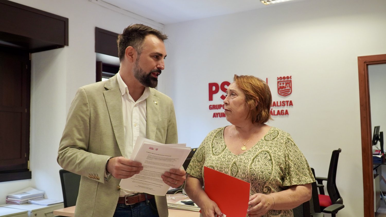 Ruiz Araujo acusa a De la Torre de usar Málaga como un “tablero de Monopoly” y pide paralizar las licencias turísticas