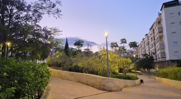 El Ayuntamiento de Estepona reemplaza el alumbrado de seis parques y ahorrará 27.000 euros anuales 