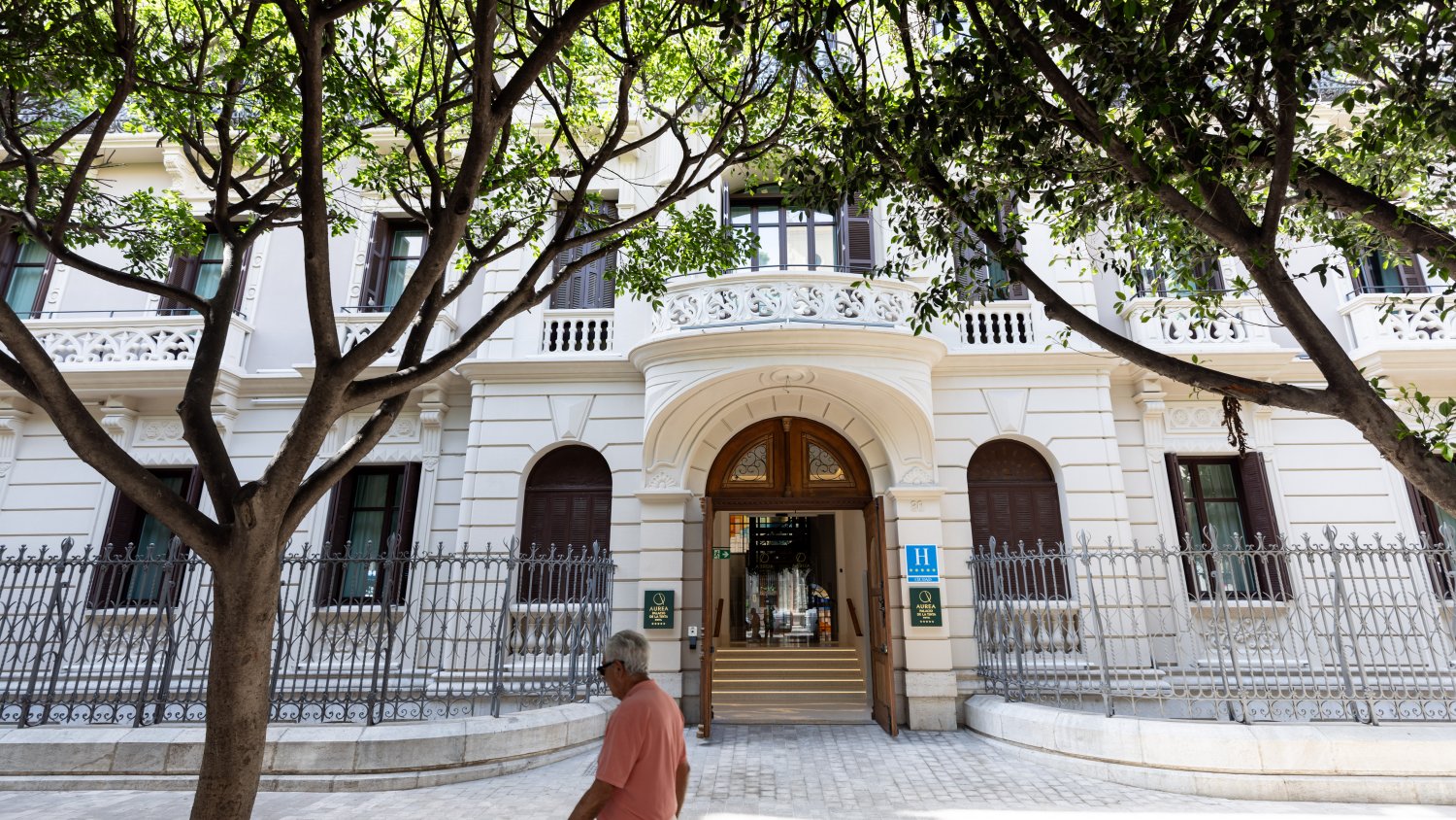 Salado subraya que las plazas hoteleras de cinco estrellas en la provincia han aumentado un 35% en cinco años 