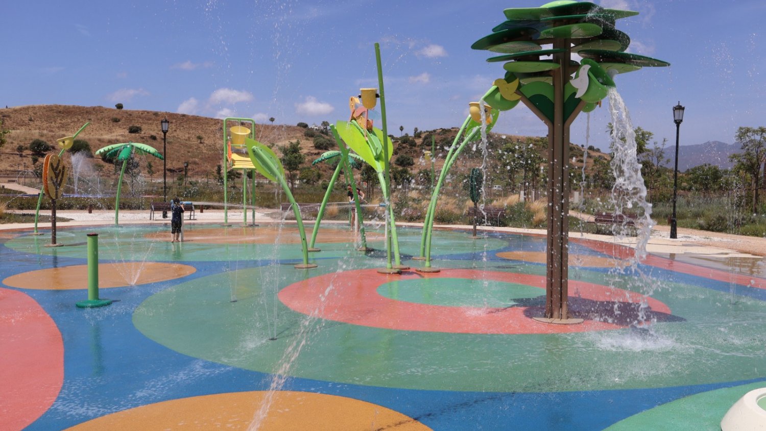 Mijas estrena el ‘splash park’ del Gran Parque, una zona infantil acuática con 41 elementos interactivos 