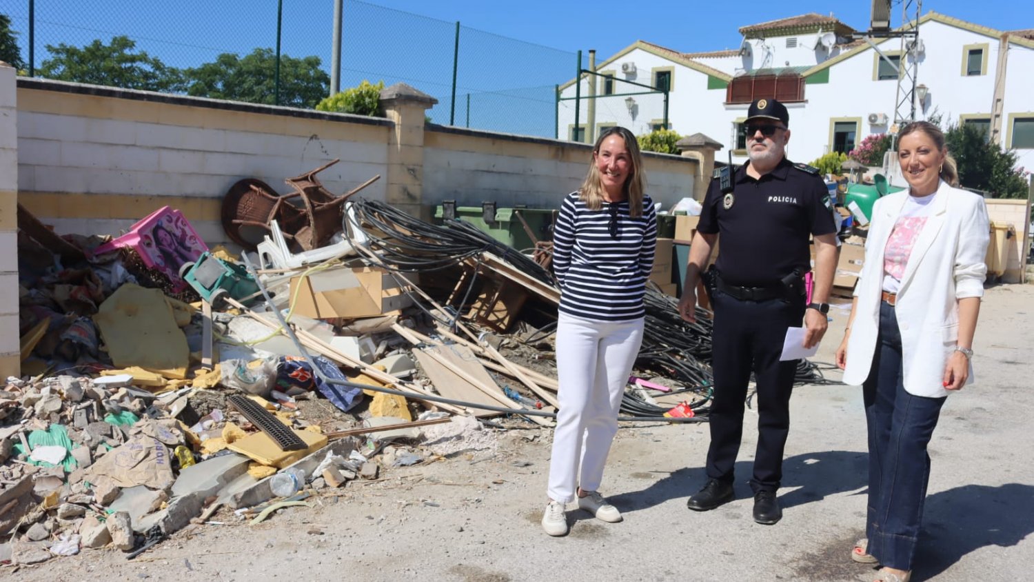 La Policía Local comienza una campaña de refuerzo de vigilancia para evitar el depósito inadecuado de residuos 