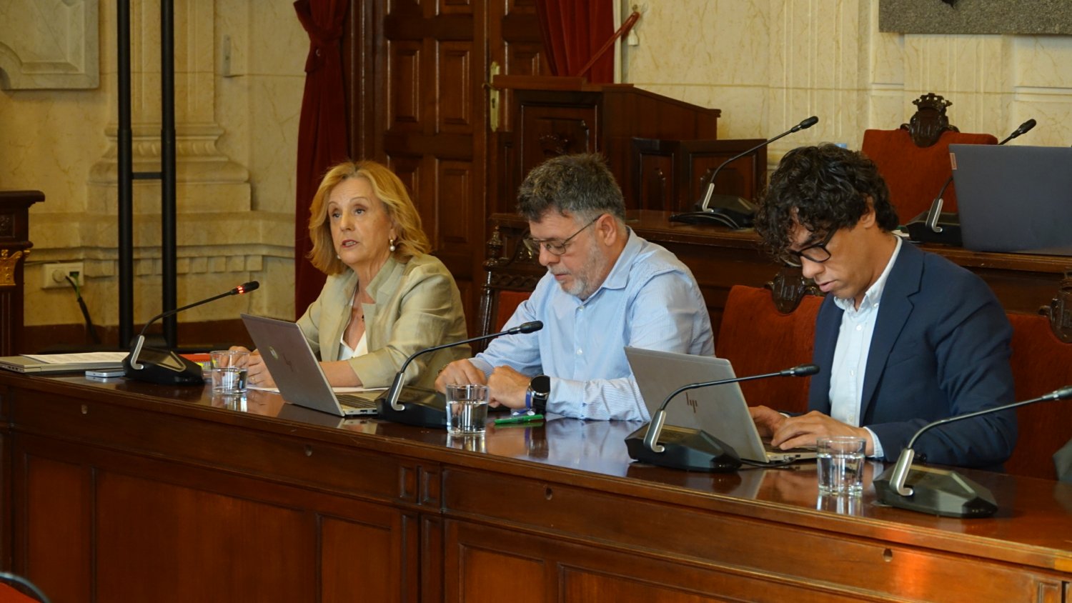 El PSOE denuncia al PP de consumar “una traición” a la protección de la última playa virgen de la ciudad de Málaga