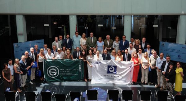 Las playas de Torrox obtienen distintivos de calidad y sostenibilidad turística
