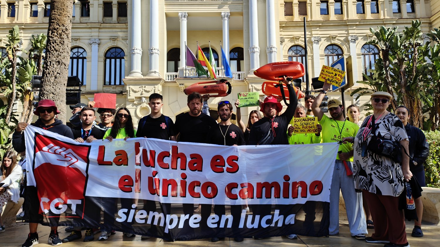 Nico Sguiglia reclama al alcalde de Málaga una solución urgente al conflicto de los socorristas en huelga