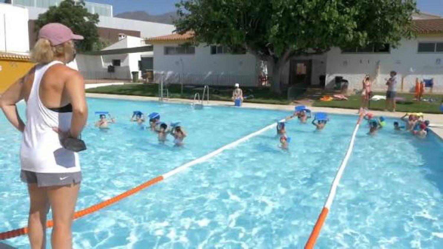 El Ayuntamiento de Estepona abre este sábado la piscina municipal del polideportivo Santo Tomás de Aquino