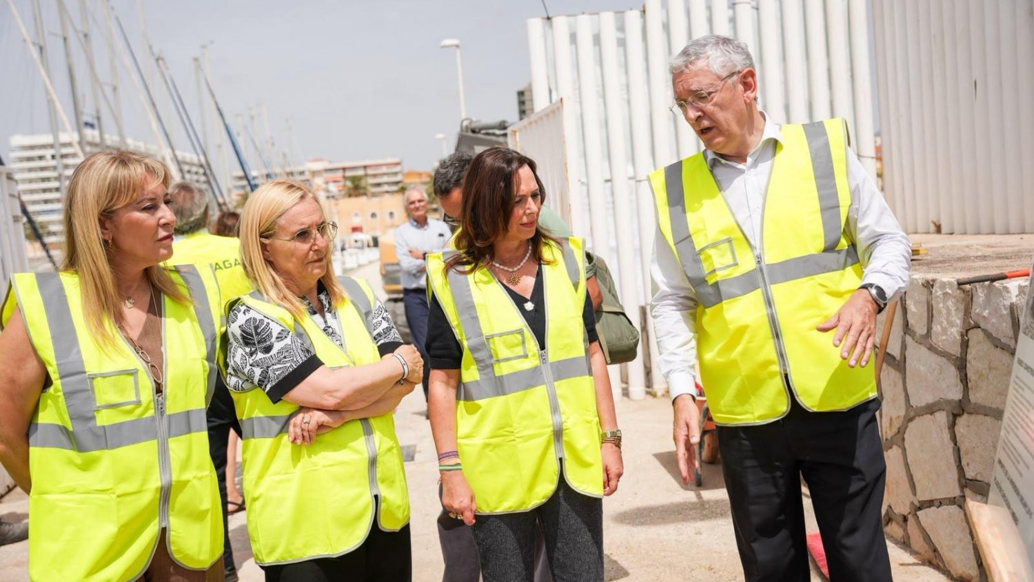 La Junta finalizará este año las obras del muelle de suministro de combustible del puerto de Fuengirola
