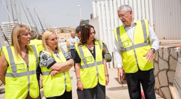 La Junta finalizará este año las obras del muelle de suministro de combustible del puerto de Fuengirola