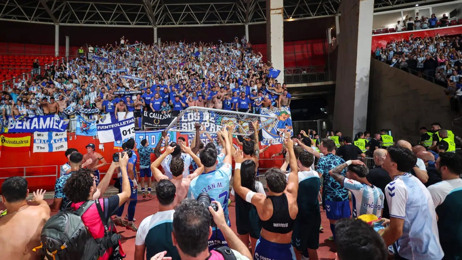 El Málaga CF celebrará el ascenso con una rúa desde La Rosaleda hasta la Divina Pastora este lunes
