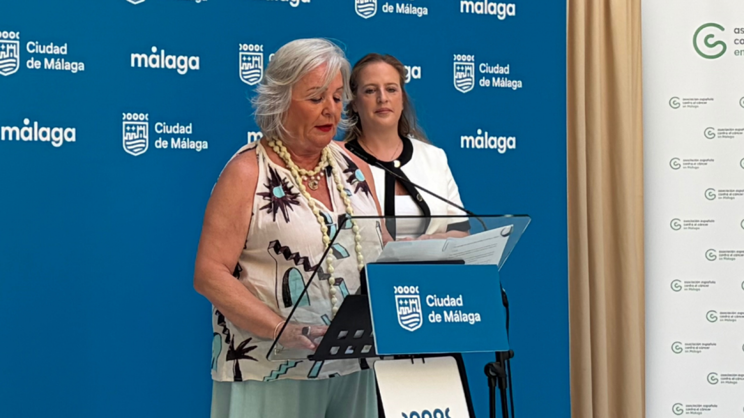 El Ayuntamiento de Málaga y la Asociación Española Contra el Cáncer promueven una campaña de prevención solar