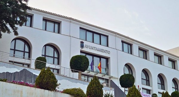 El PSOE de Benahavís denuncia al alcalde por negar documentación sobre la adjudicación de las VPO