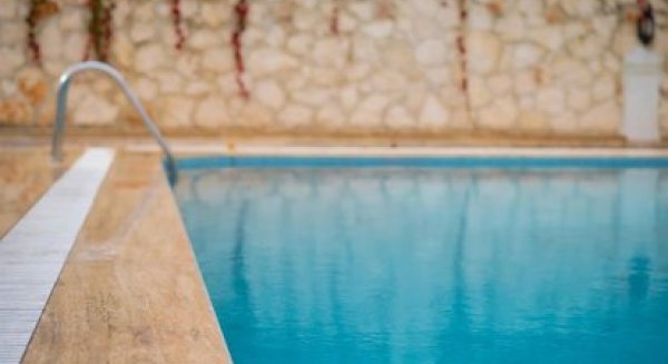 Fallece una niña de tres años tras sufrir un accidente en una piscina de Cártama