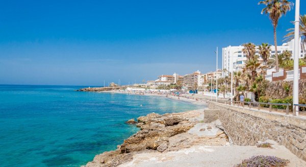 Localizan el cuerpo sin vida de un bañista en una playa de Nerja