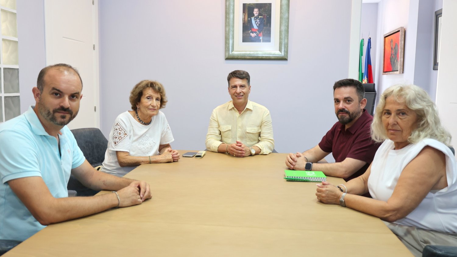 El alcalde de Torrox se reúne con el nuevo responsable del Taller de la Amistad
