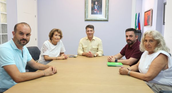 El alcalde de Torrox se reúne con el nuevo responsable del Taller de la Amistad