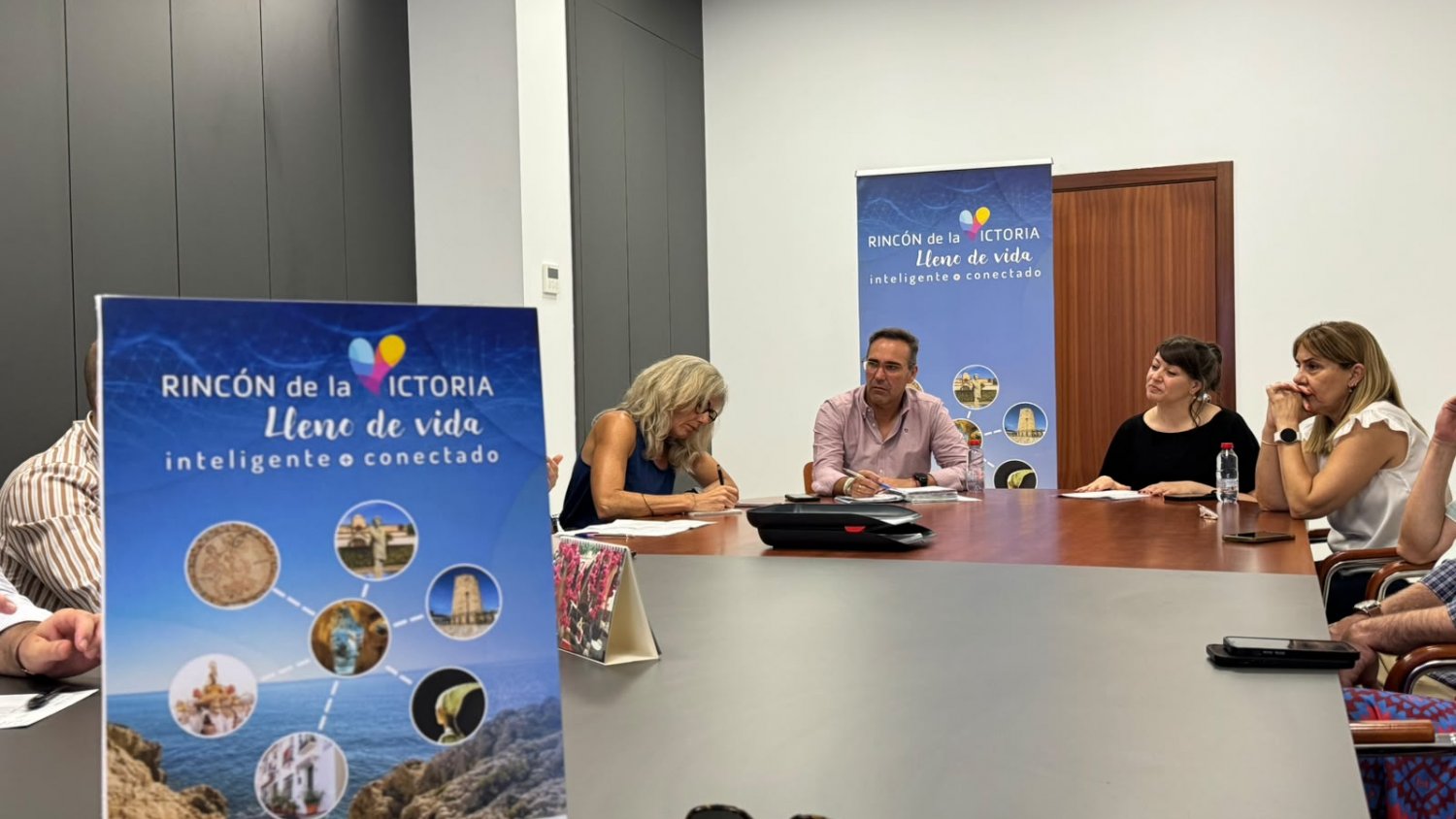 Rincón de la Victoria aglutina al sector turístico para presentar avances de `Destino Turístico Inteligente'