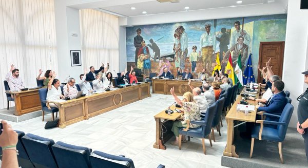 Rincón de la Victoria refuerza al Club de Remo La Cala del Moral con la cesión de un espacio municipal