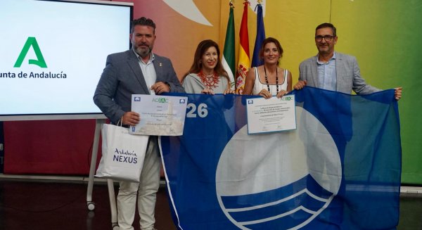 Mijas recibe cinco Banderas Azules por la calidad del agua y la seguridad de su litoral