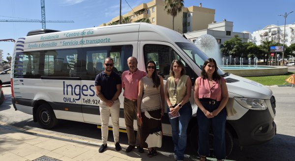 Estepona presenta el programa de baños asistidos para personas con movilidad reducida y discapacidad