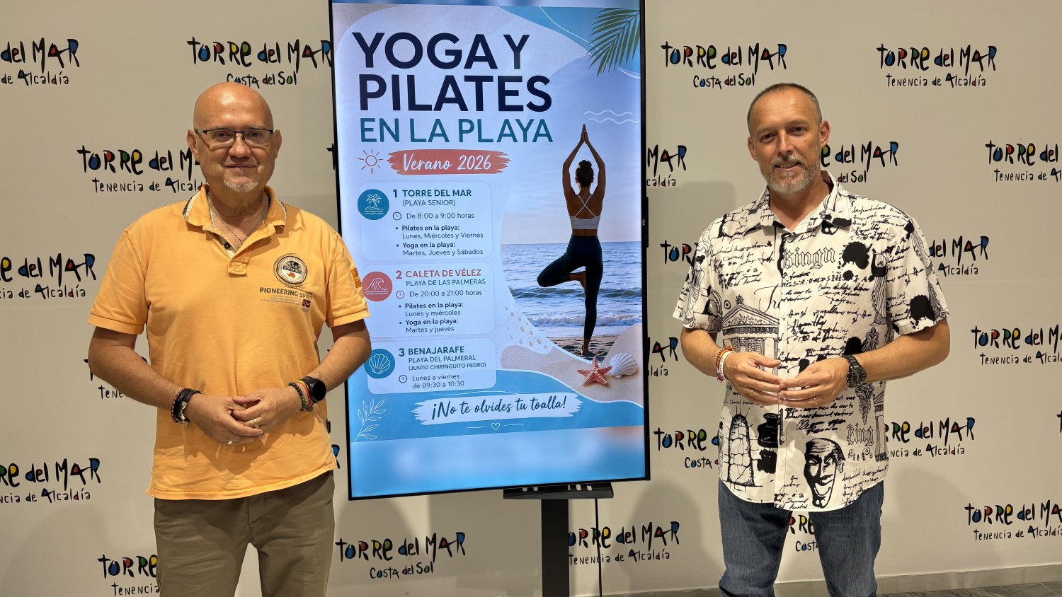 Torre del Mar, Caleta de Vélez y Benajarafe comienzan sus clases de yoga y pilates en la playa