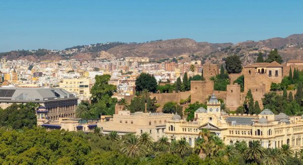 El paro baja de la barrera de los 100.000 desempleados en Málaga durante el mes de junio