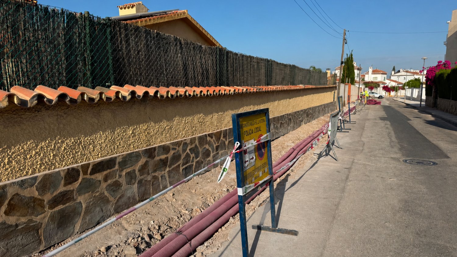 Avanzan las obras de reurbanización de la calle Miró en La Cala del Moral con una inversión superior a los 200.000 euros