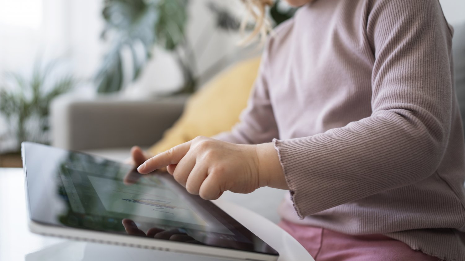 RAEE Andalucía recuerda gestionar correctamente los dispositivos electrónicos tras el curso escolar
