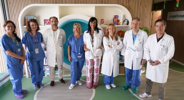 El Materno Infantil lleva a cabo una operación pionera en una paciente neonatal de un mes y tres kilos