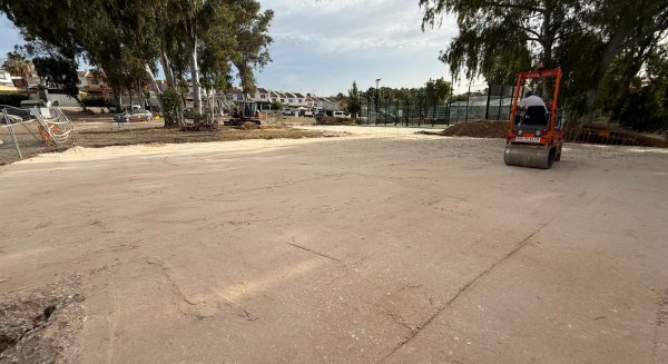 Estepona avanza en las obras de construcción de dos nuevas pistas de pádel gratuitas en Nueva Atalaya