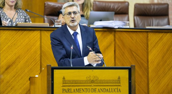 El PSOE critica que Juanma Moreno entrega a VOX la principal industria de Málaga para mantenerse en el poder