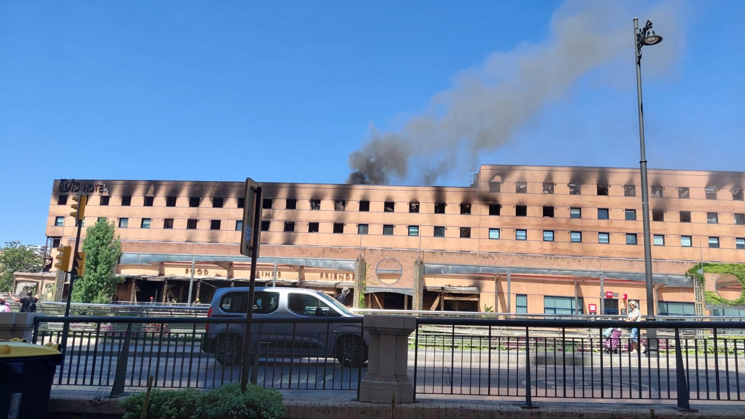 Reactivado en Málaga el incendio originado el 25 de mayo en el Hotel Ibis