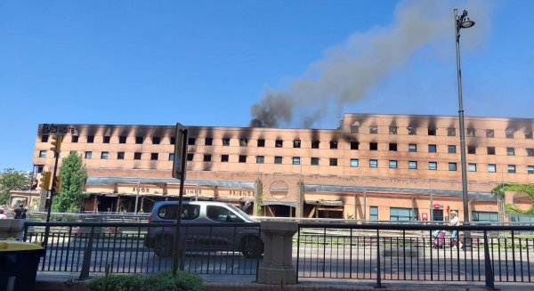 Reactivado en Málaga el incendio originado el 25 de mayo en el Hotel Ibis