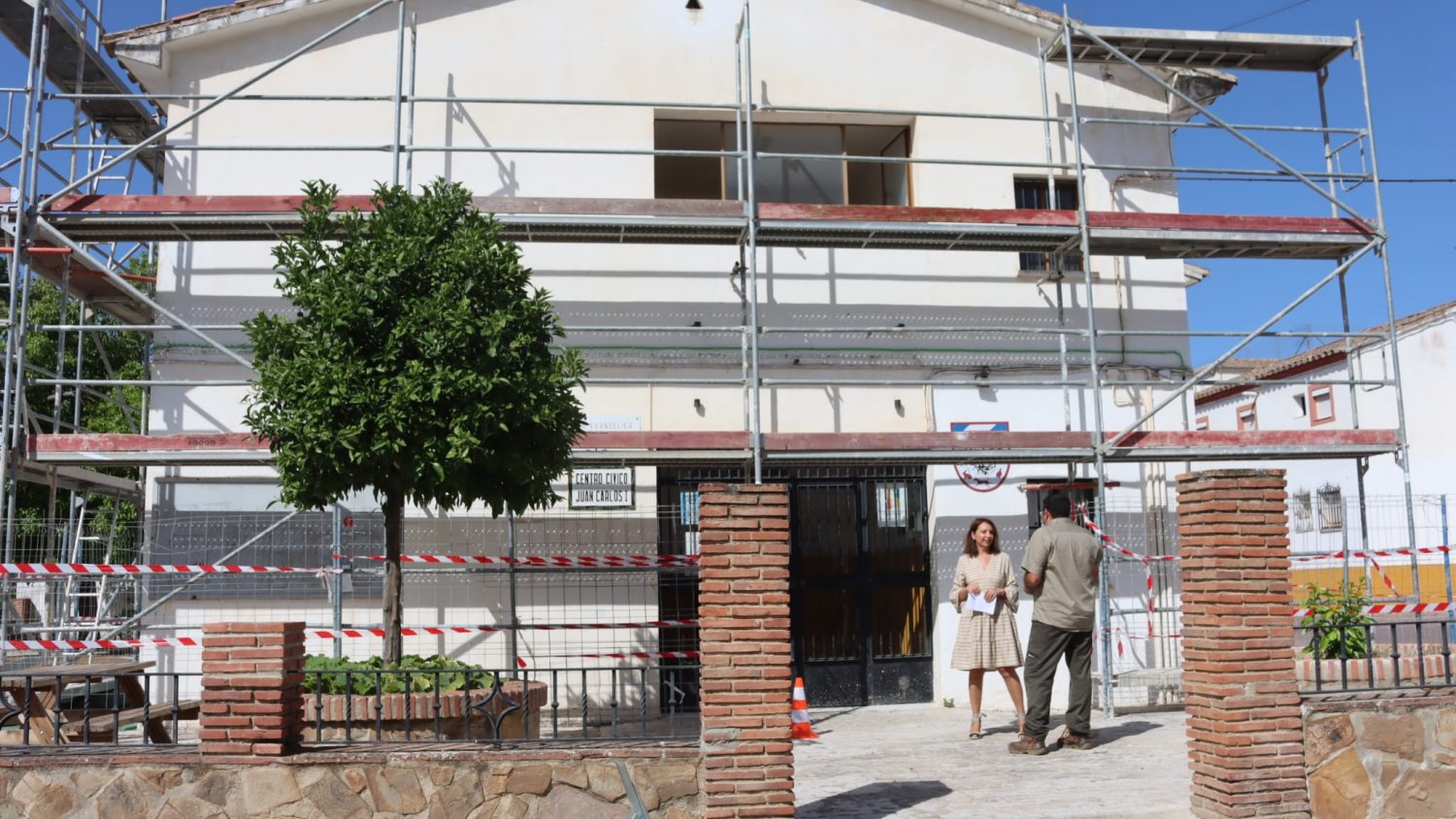 Ronda comienza las obras de reparación de la cubierta del Centro Cívico Juan Carlos I de la barriada Padre Jesús