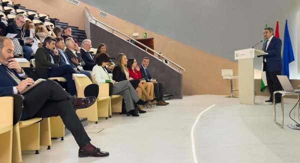 La Junta destina más de 421.000 euros a tres entidades locales de Málaga para formar a su personal