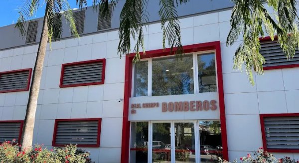Dos detenidos tras una disputa que acabó con uno de ellos pidiendo ayuda en el Parque de Bomberos de Martiricos