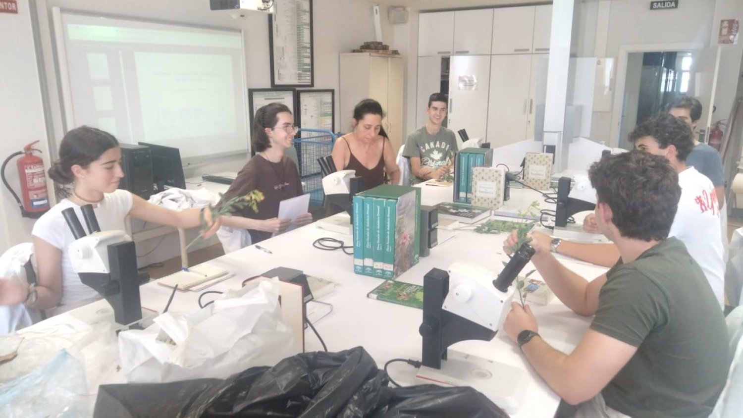 Alumnado de bachillerato se prepara en la Facultad de Ciencias para la Olimpiada Internacional de Biología