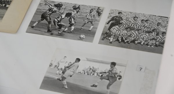 El Archivo Municipal acoge una exposición con una selección documental y gráfica sobre la historia del fútbol en Málaga