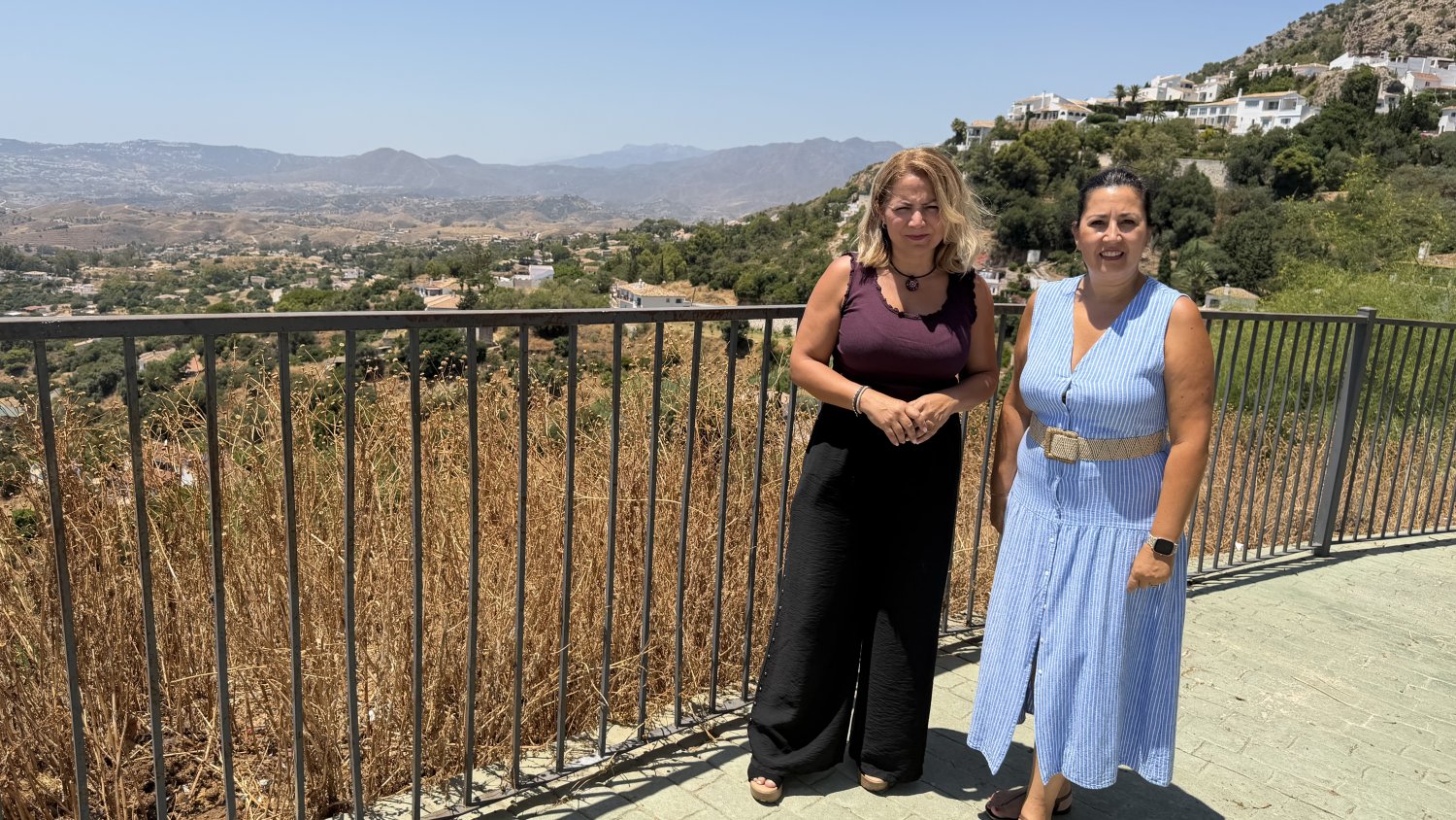 El PSOE critica el “peligroso” estado del Vial Sur de Mijas Pueblo por la falta de desbroce 