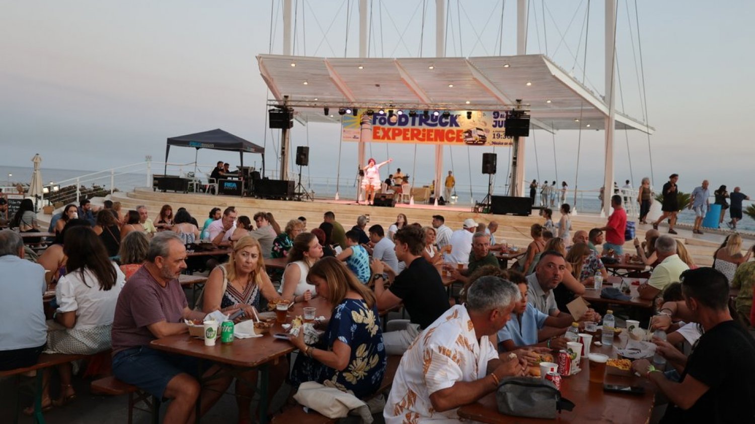 Torrox Costa inaugura una nueva edición de la Foodtruck Experience