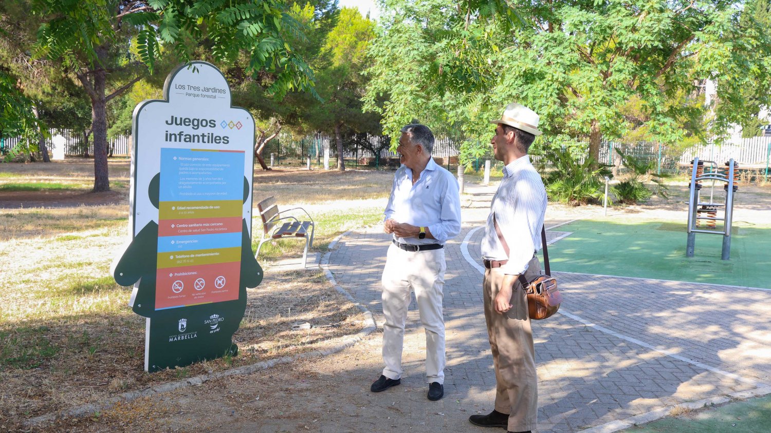 Marbella renueva la señalización del Parque de los Tres Jardines para mejorar la orientación de los visitantes