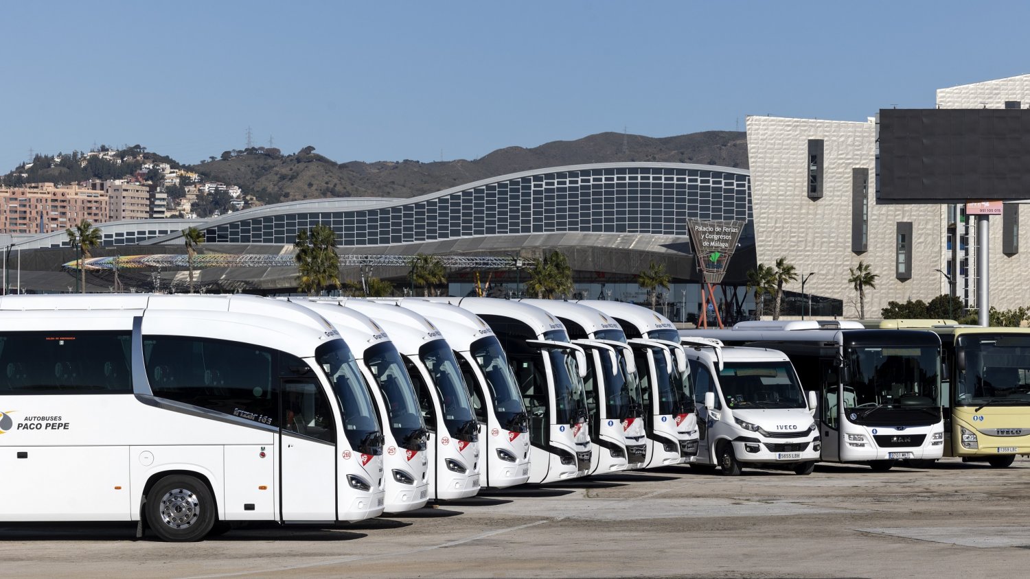 Mijas mejora la movilidad con un servicio de autobuses lanzadera liderado por el Grupo de Transporte Paco Pepe
