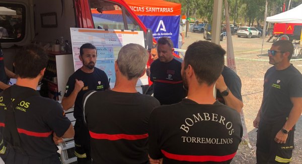 Bomberos de Torremolinos participan en la extinción del incendio originado en Pujerra
