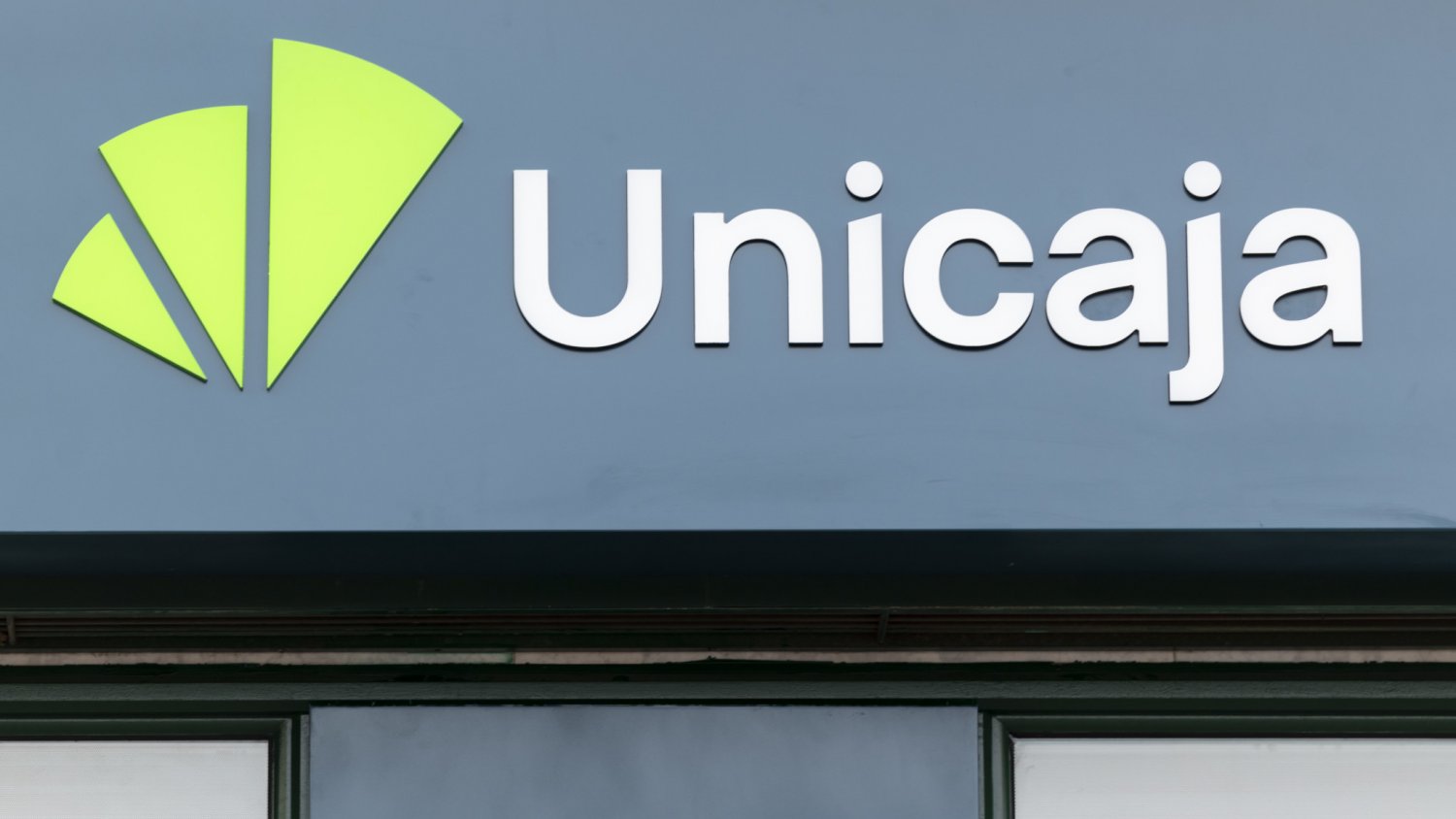 Unicaja ofrece bonificaciones de hasta 125 euros por contratar seguros de hogar, auto y salud