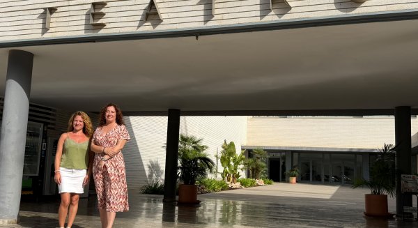 El PSOE de Mijas pide soluciones ante las quejas vecinales por la falta de aire acondicionado del Teatro Manuel España 