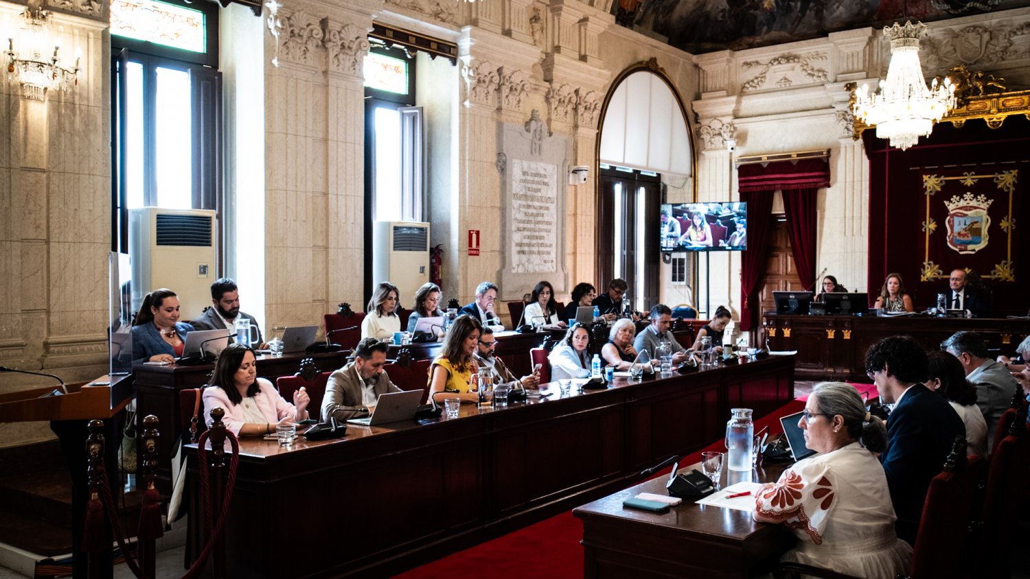 El Pleno de Málaga aprueba limitar la implantación automática del uso de hospedaje compatible con el residencial